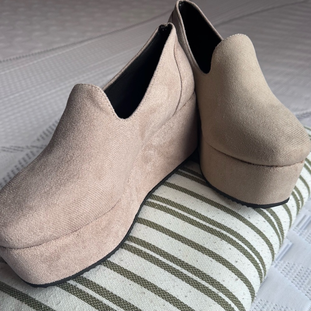 Elegant Beige Platform Slip-Ons